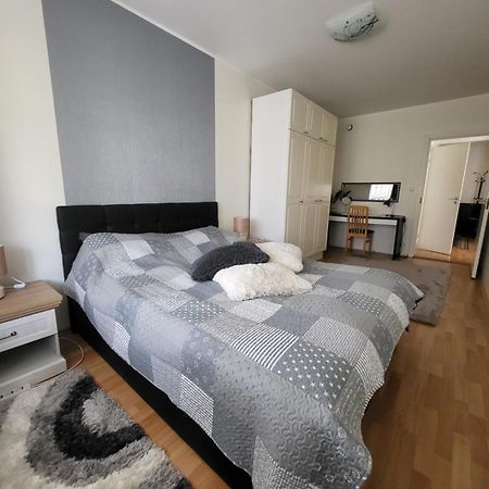 Long Holiday Apartment Kuressaare Bagian luar foto