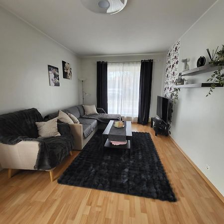 Long Holiday Apartment Kuressaare Bagian luar foto