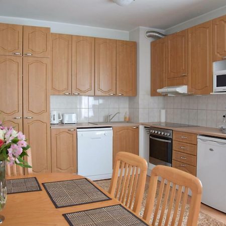 Long Holiday Apartment Kuressaare Bagian luar foto