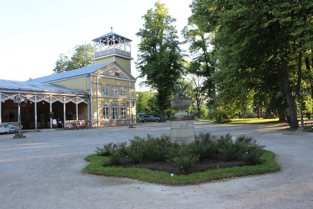 Long Holiday Apartment Kuressaare Bagian luar foto