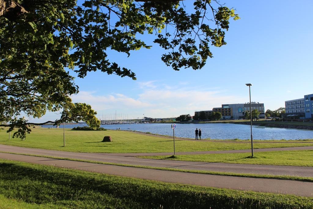 Long Holiday Apartment Kuressaare Bagian luar foto