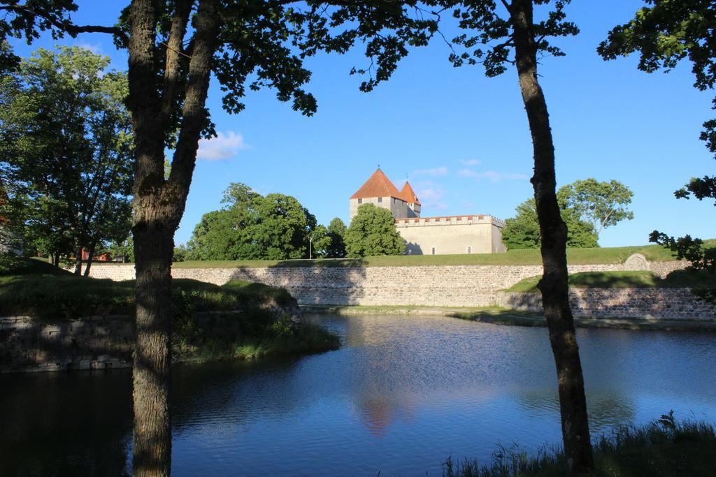 Long Holiday Apartment Kuressaare Bagian luar foto