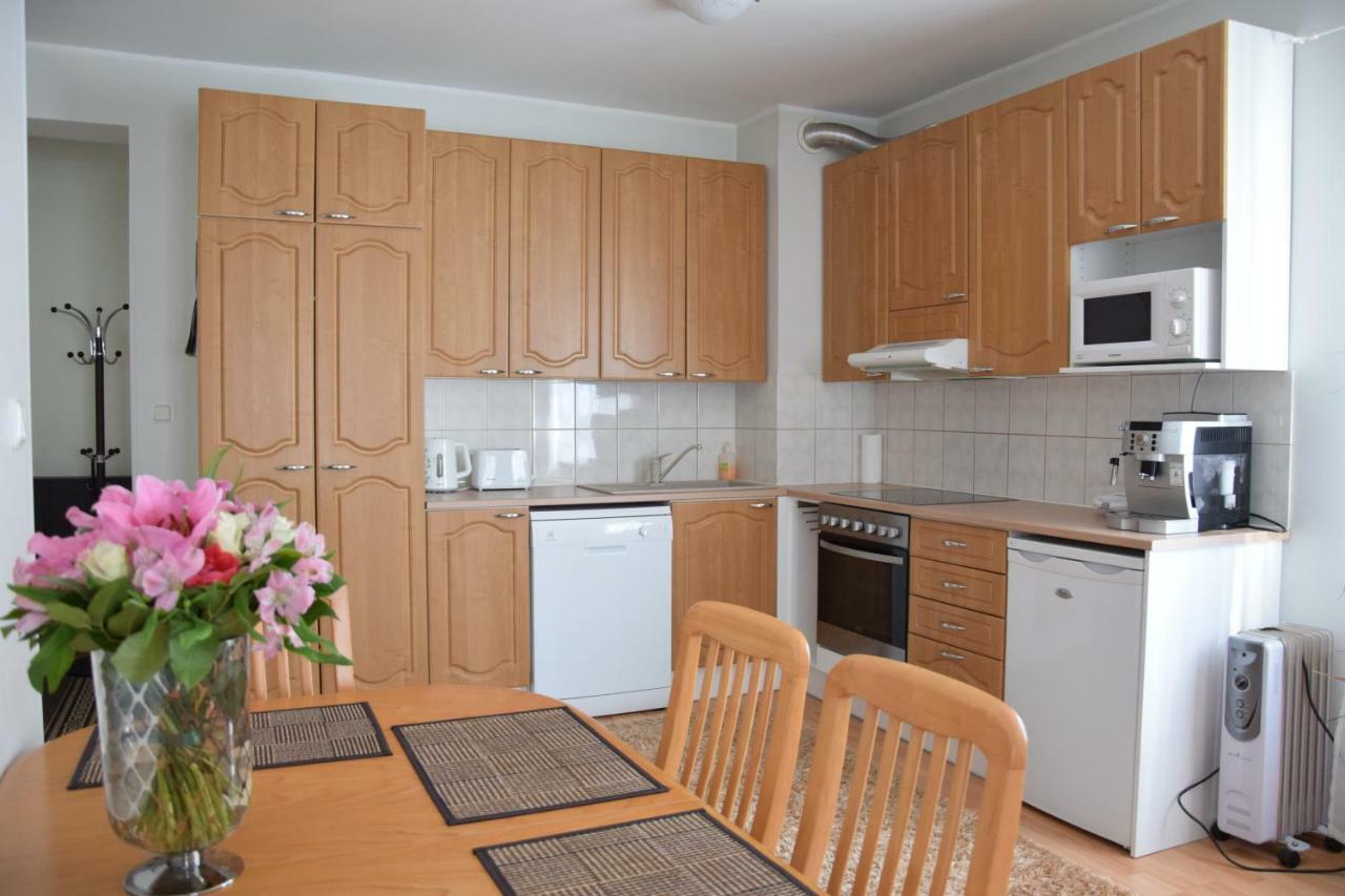 Long Holiday Apartment Kuressaare Bagian luar foto