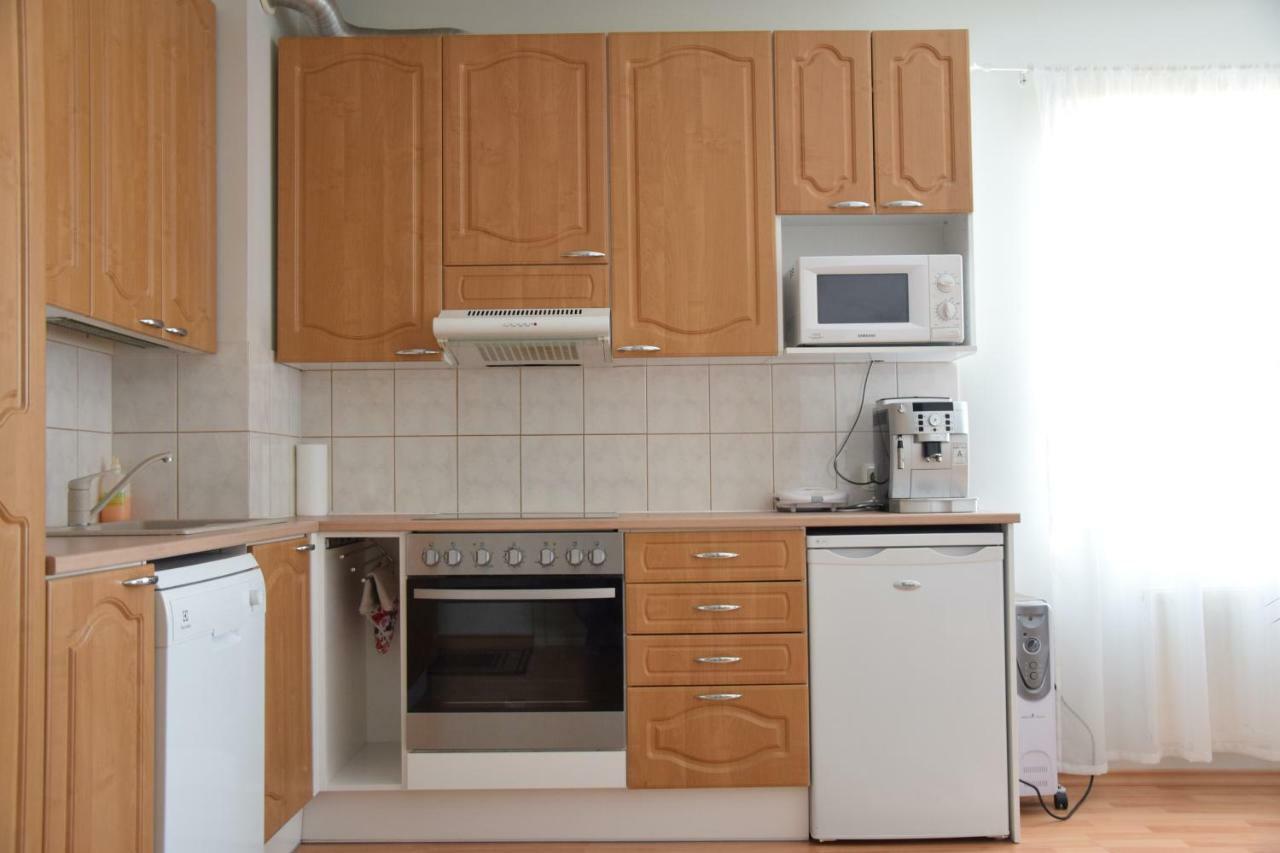 Long Holiday Apartment Kuressaare Bagian luar foto